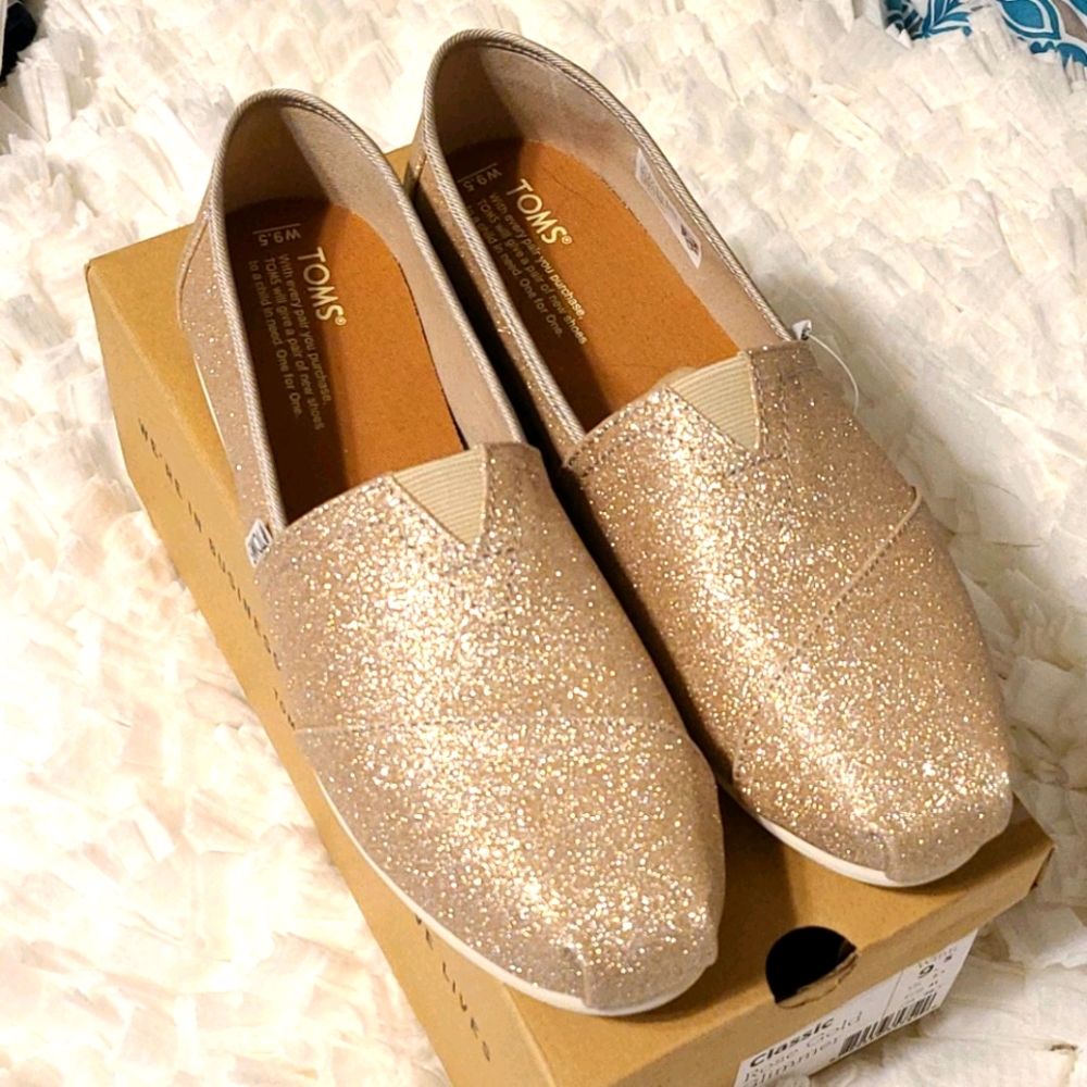 NWT TOMS Classic Rose Gold Glimmer Size 9.5